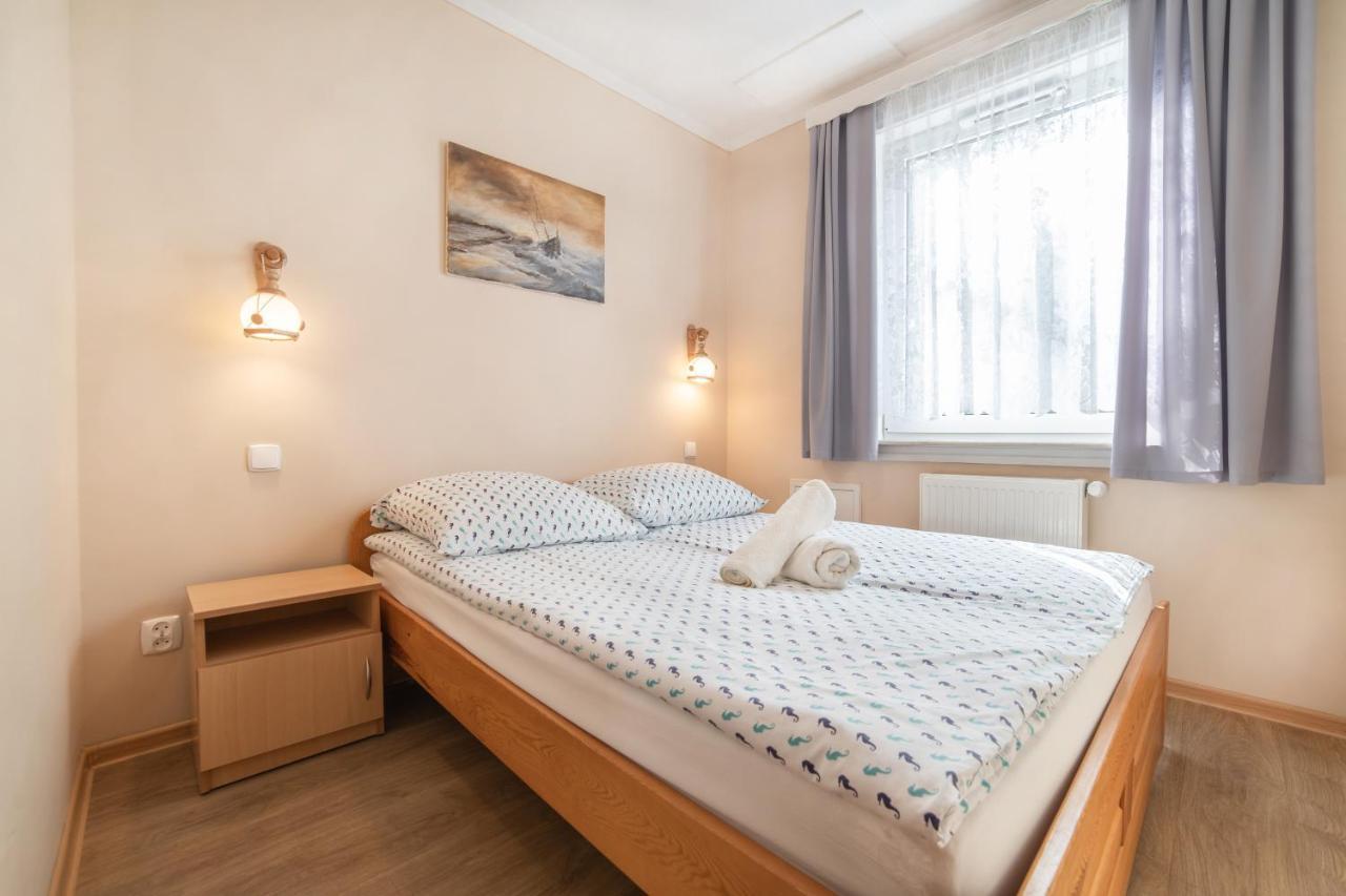 Pokoje Goscinne Konik Morski Dębki Exteriör bild